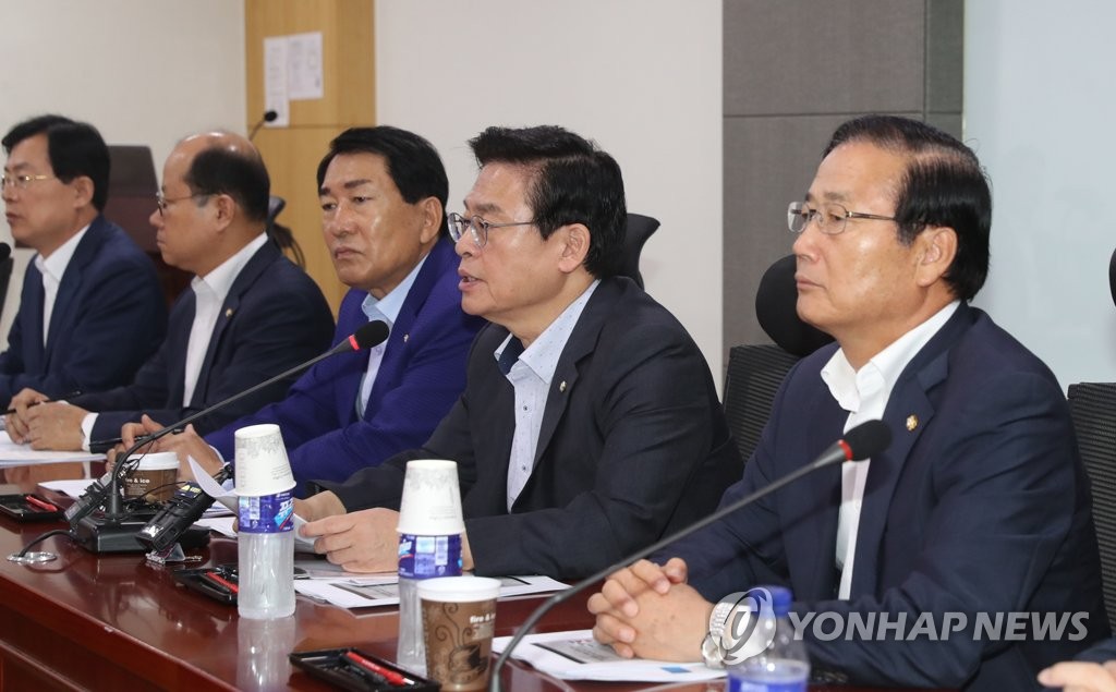사드특위 참석한 정우택 원내대표
