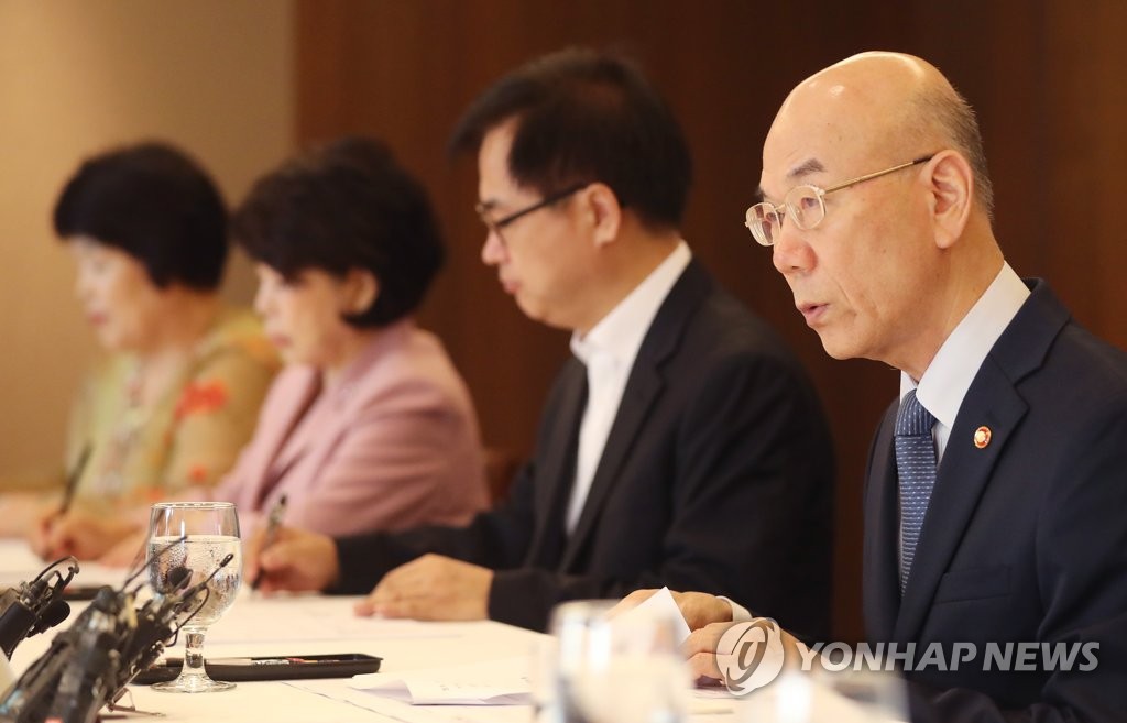 발언하는 이효성 방통위원장