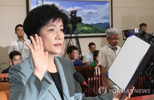 선서하는 김영주 후보자