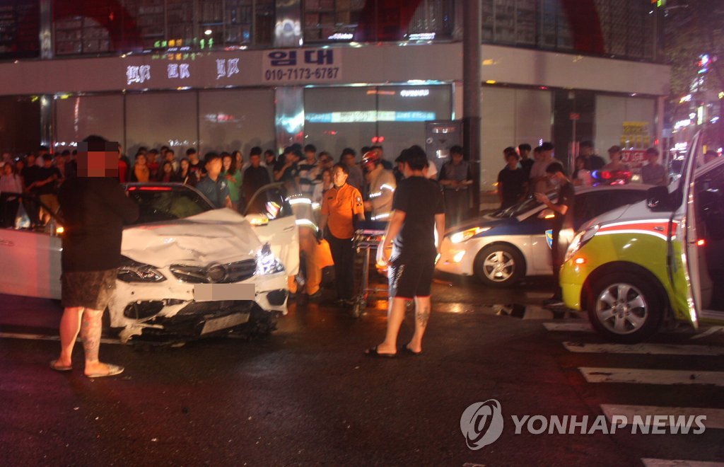 안산서 택시·승용차 충돌…2명 사망