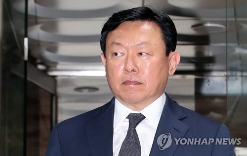 법정 향하는 신동빈 롯데그룹 회장