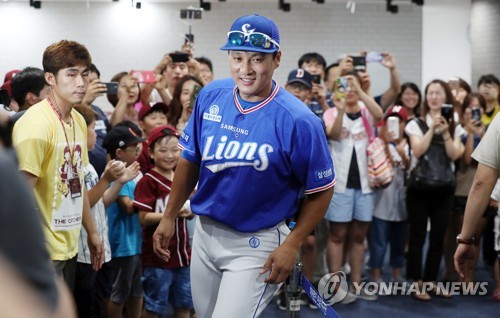 밝은 표정의 이승엽