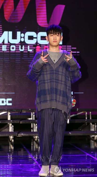 뮤콘 로드쇼 참석한 가수 크러쉬