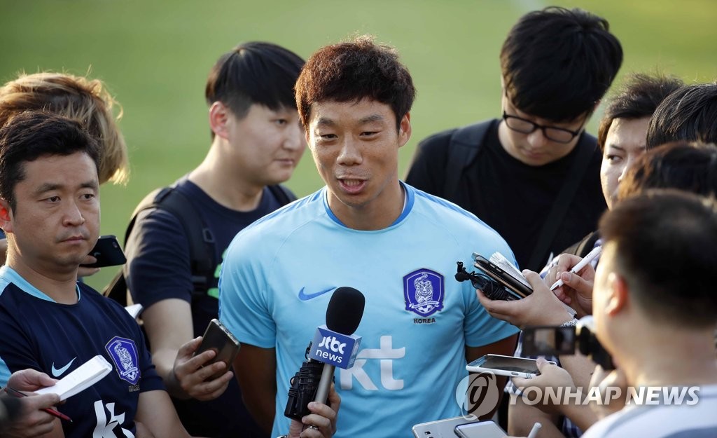 인터뷰하는 염기훈