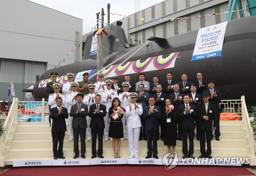 해군 잠수함 '신돌석함' 진수식