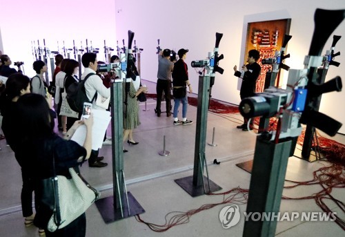 남성중심 문화 작업해 온 박경근