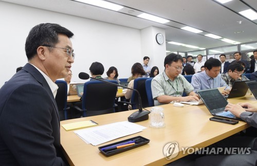 모두 발언하는 김동연 부총리