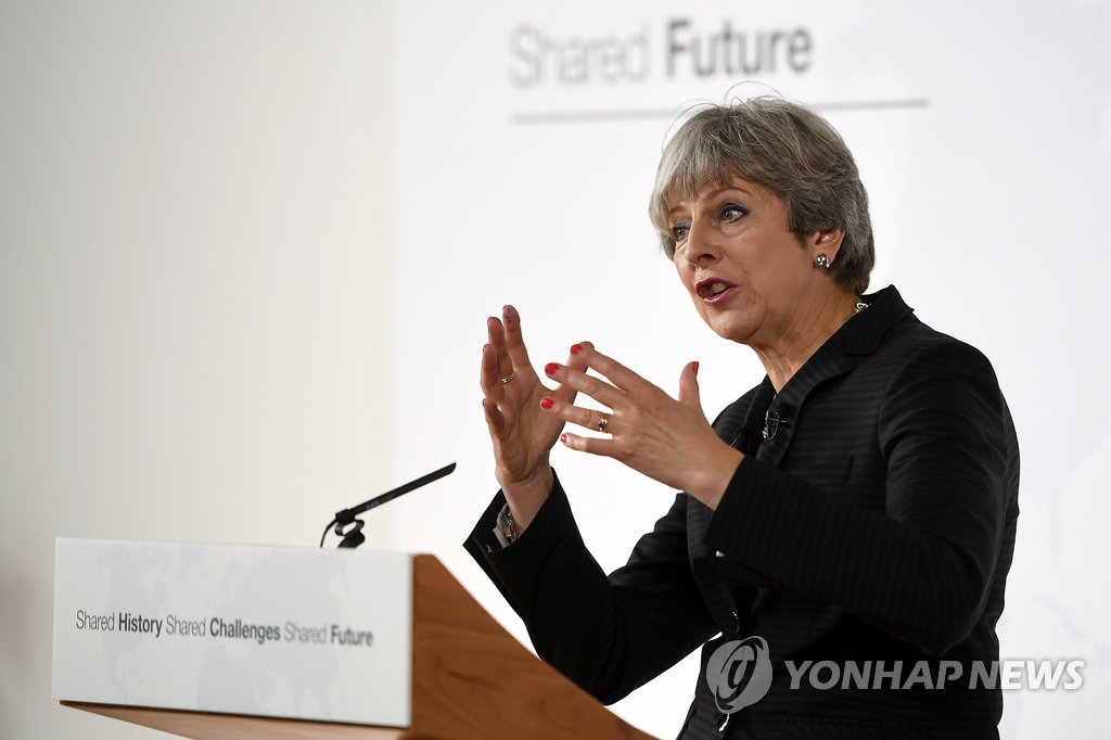 메이 英총리 "브렉시트 공식 시기 2019년…실제 2021년"