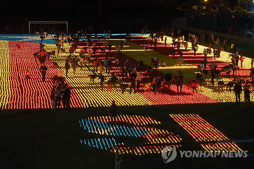 8만2천개 촛불로 만든 카탈루냐 독립 깃발