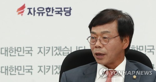 발언하는 이완영 김영란법 대책 TF 위원장