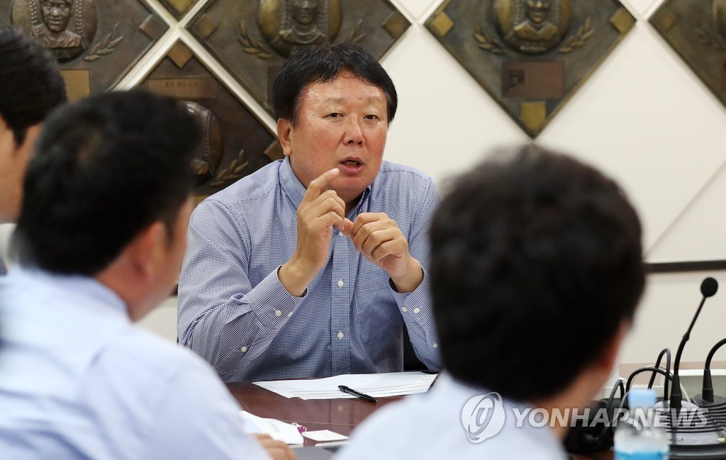 야구대표팀 엔트리 회의하는 선동열 감독