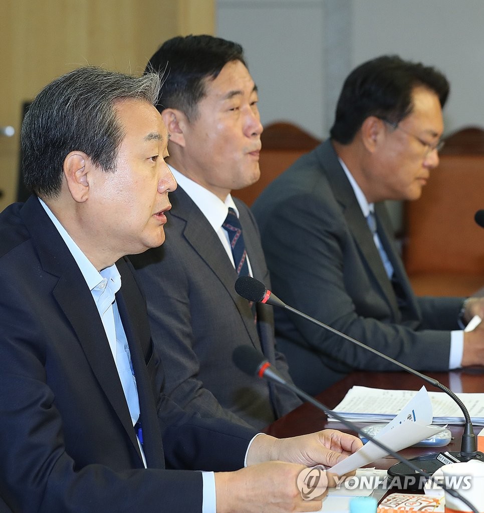 인사말 하는 김무성