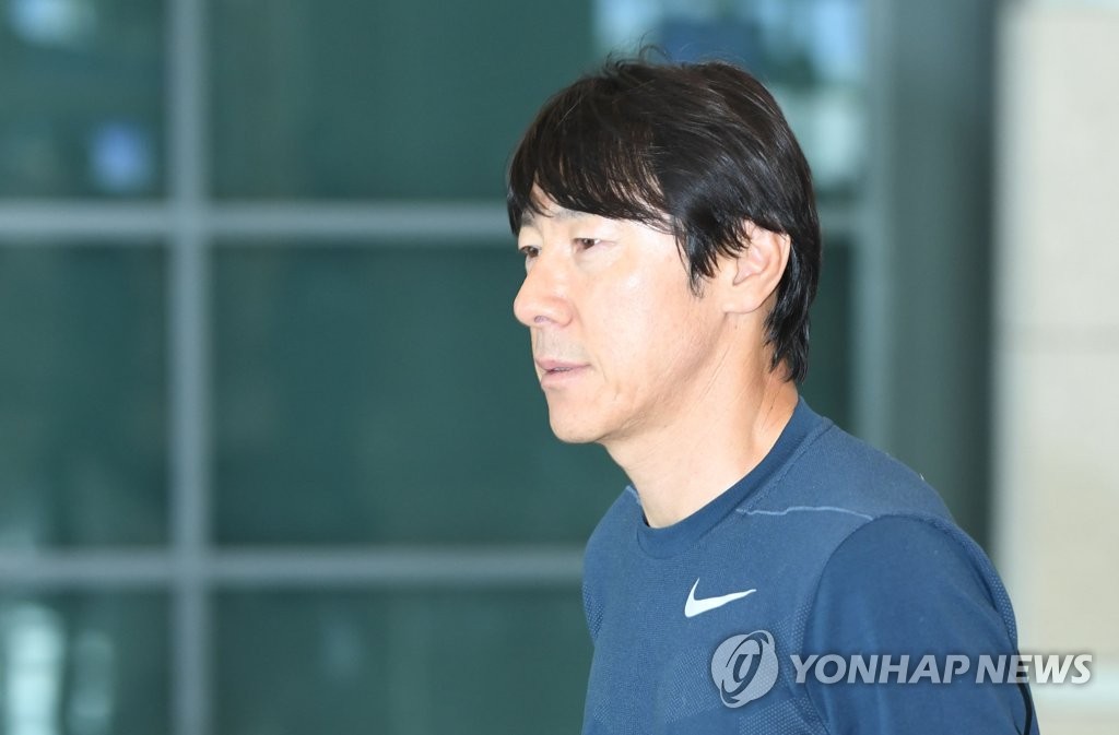 귀국하는 신태용 감독