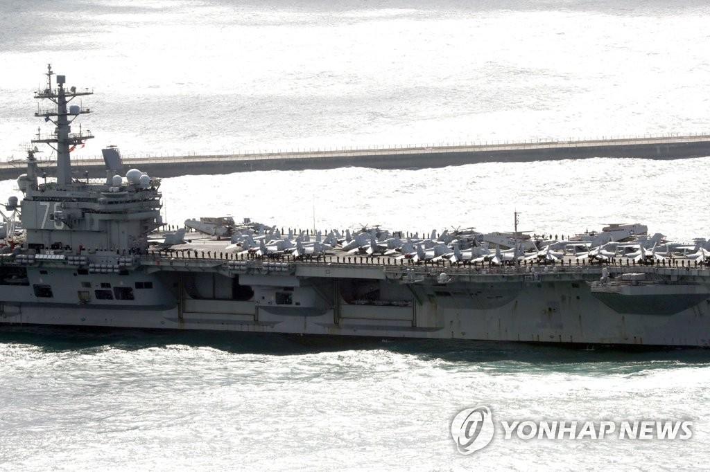 첨단 전투기 탑재 항모 레이건호 입항