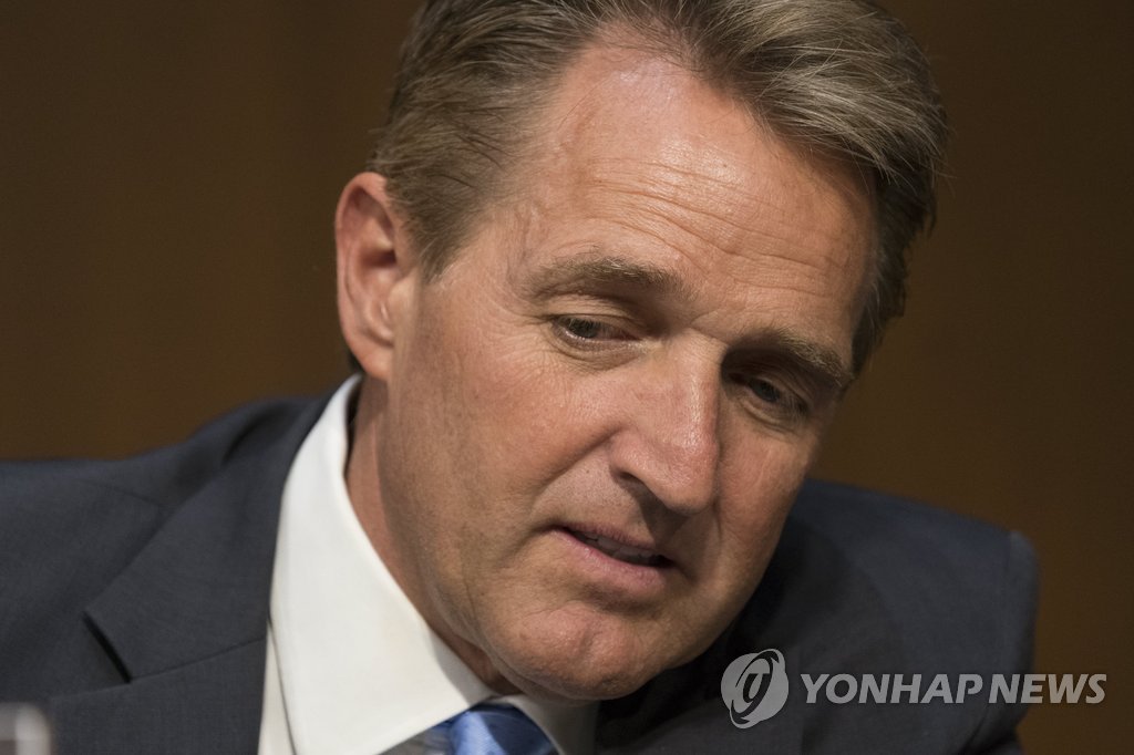 美공화 중진들 반란…플레이크도 "트럼프에 공모 안해"