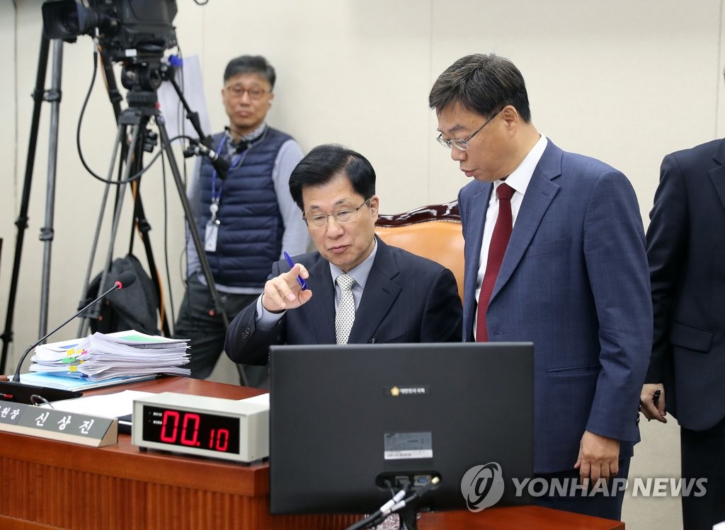 과방위 오늘도 신경전