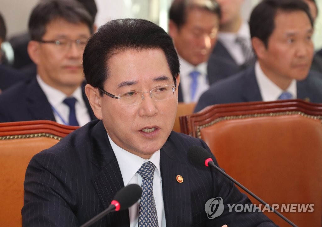 답변하는 김영록 장관
