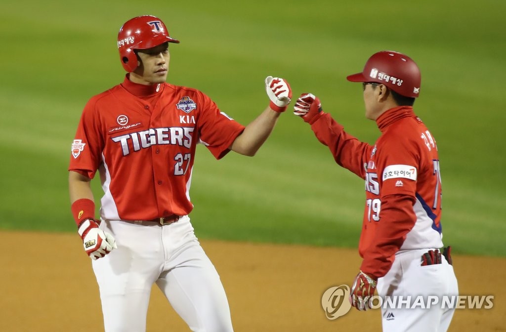 KIA 이명기, '첫 타석 느낌 좋은 안타'