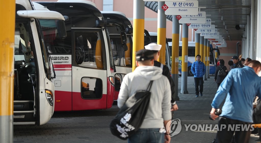 경남 버스 파업, 발걸음 옮기는 시민