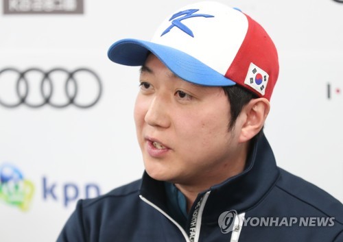 인사말하는 조재범 코치