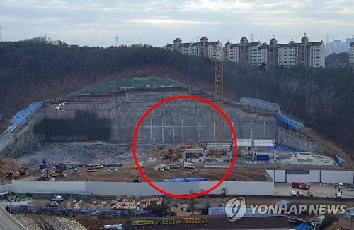 주저앉은 타워크레인
