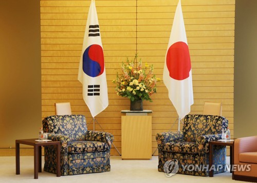 달라진 일본의 '의자 차별 의전'