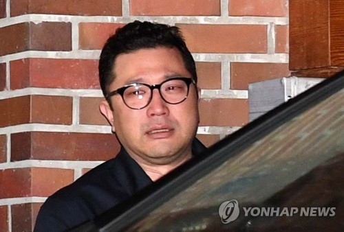 눈물 흘리는 이시형씨