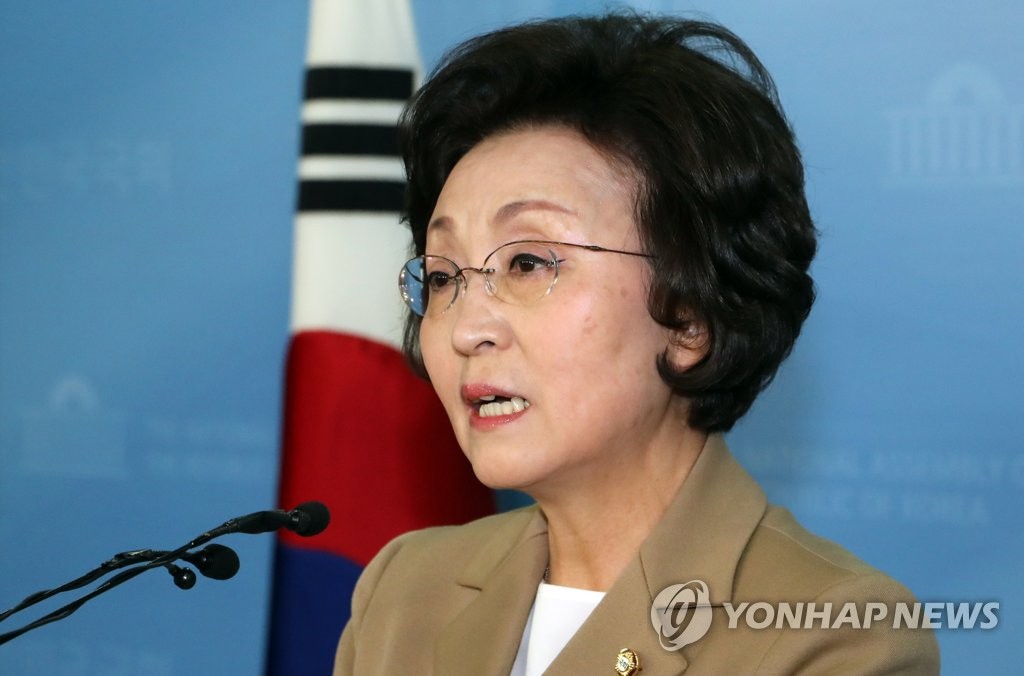민주평화당 대변인으로 브리핑 하는 바른미래당 장정숙 의원