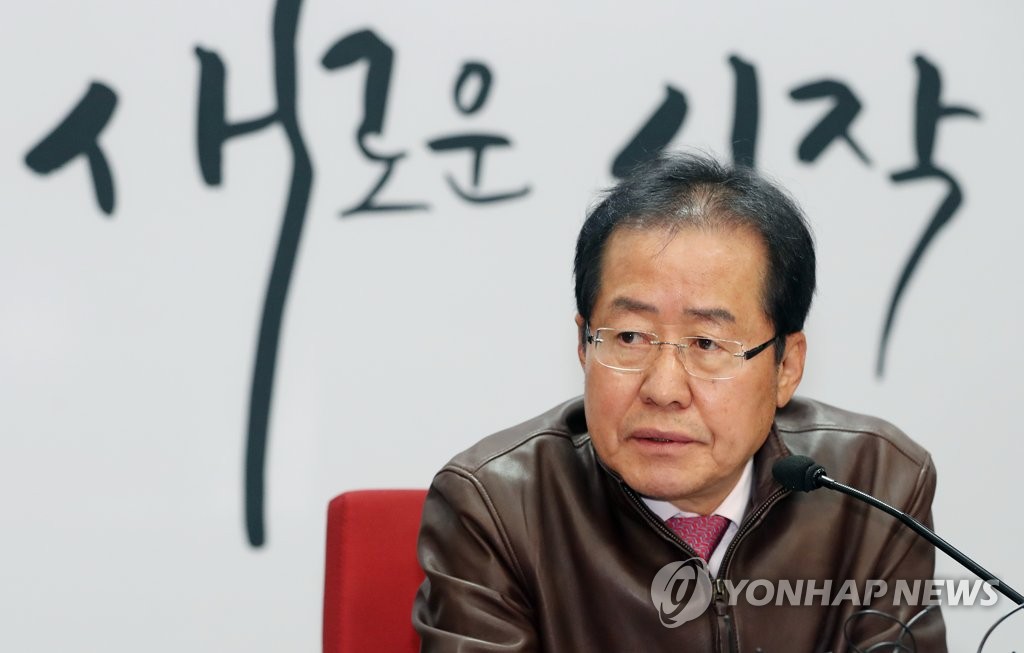 발언하는 홍준표 대표