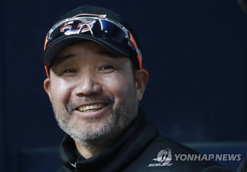 미소 짓는 한용덕 감독