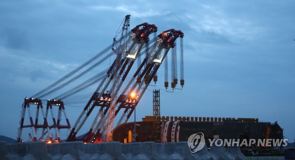 세월호 직립 '카운트다운'