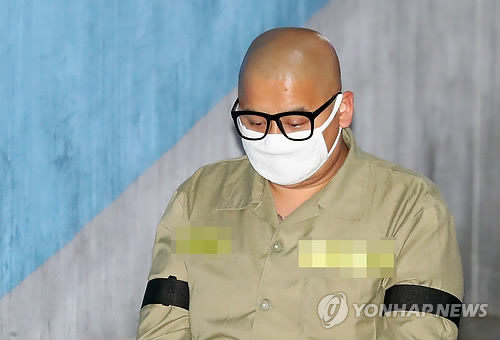 항소심 첫 공판 출석하는 이영학