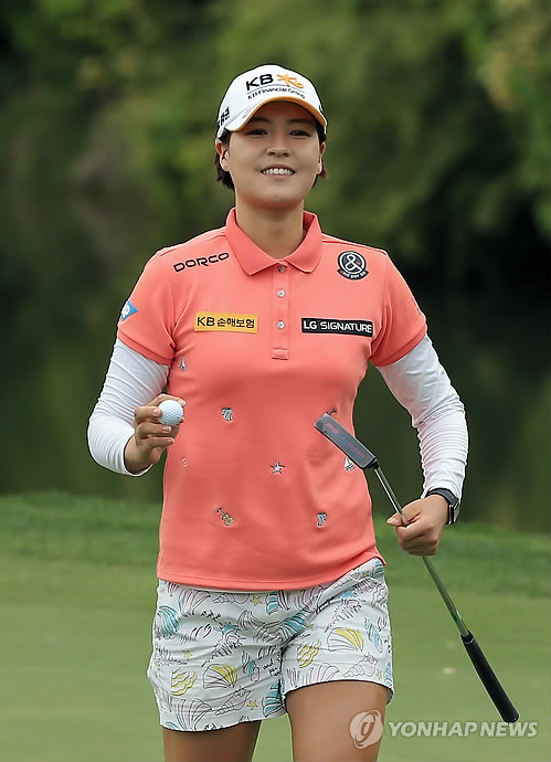 (윌리엄스버그<미 버지니아주> AFP=연합뉴스) 17일(현지시간) 미국 버지니아주 윌리엄스버그의 킹스밀 리조트 리버 코스에서 개막한 킹스밀 챔피언십 첫날 전인지가 경기를 마친 뒤 미소 짓고 있다. bulls@yna.co.kr