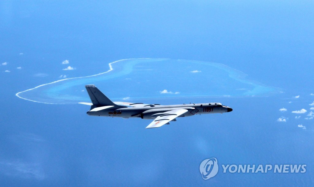 美, 中폭격기 남중국해 인공섬 착륙에 "지역 긴장 고조"