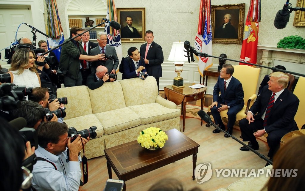 기자회견장 된 한-미 정상 단독회담