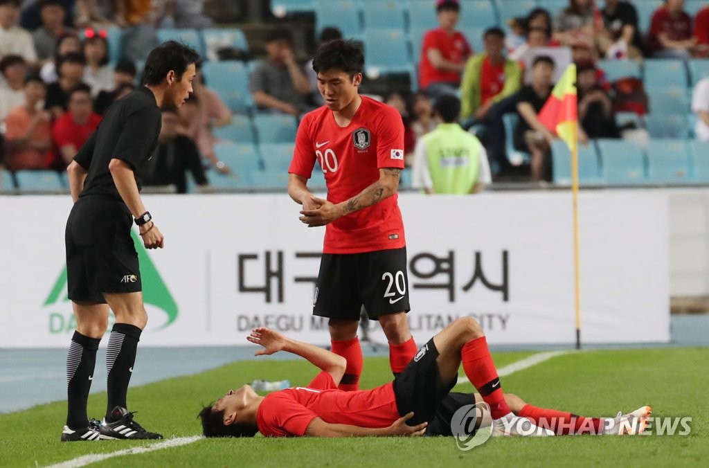 고통 호소하는 이청용
