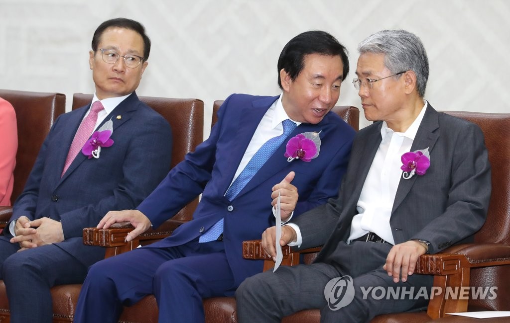 김성태-김동철 바라보는 홍영표