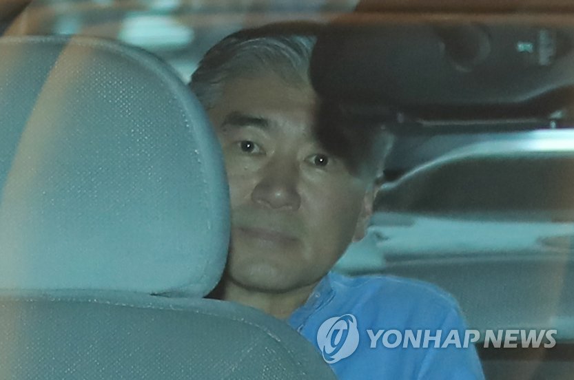 호텔 도착한 성김
