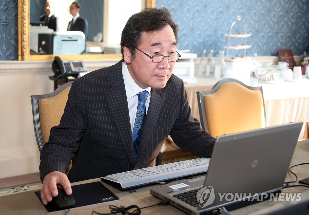 '드루킹 특검법' 결재하는 이 총리