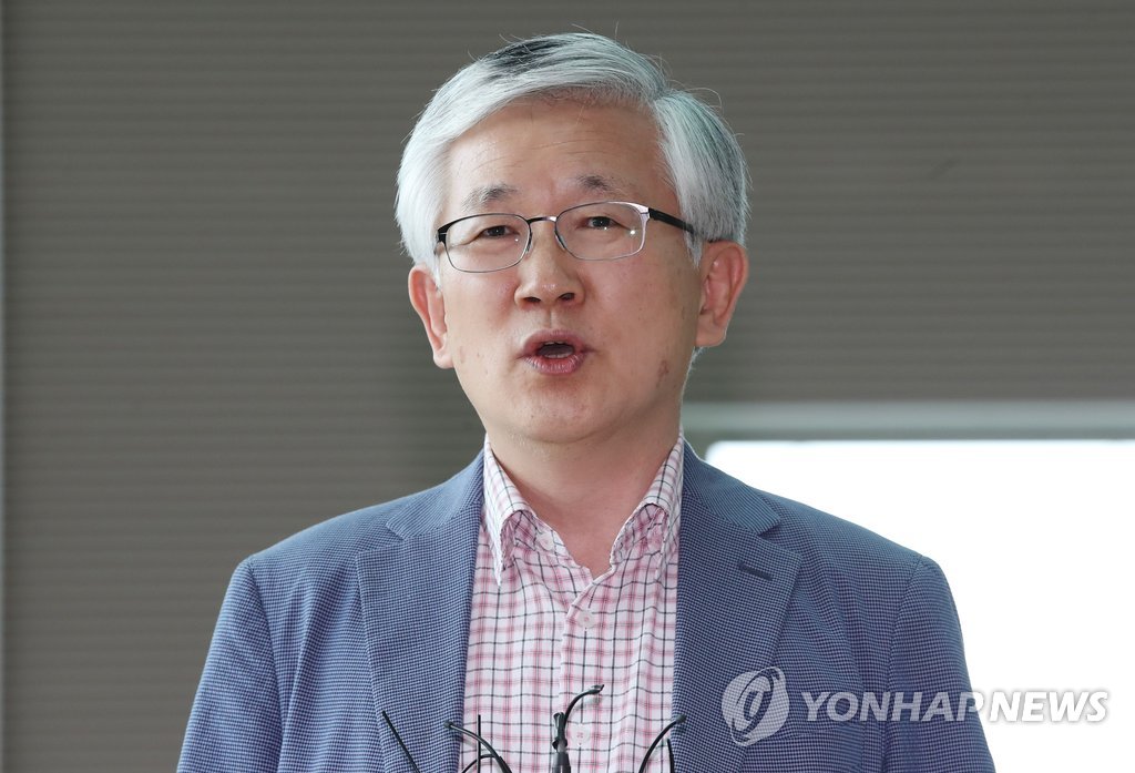싱가포르로 떠나는 남관표 국가안보실 2차장