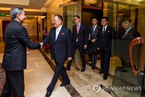 북한 리용호, 싱가포르 외무장관과 회담