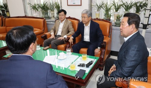 굳은 표정의 바른미래당
