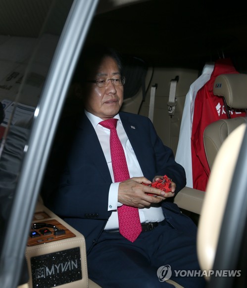 당사 떠나는 홍준표 대표