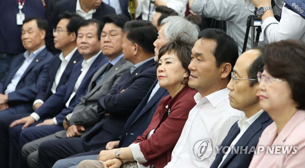 한자리에 모인 자유한국당 초·재선 의원들