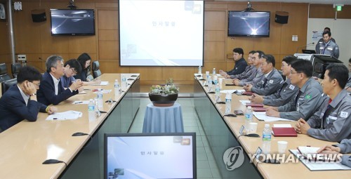 '노동시간 단축 관련' 철강업체 방문한 이인호 차관