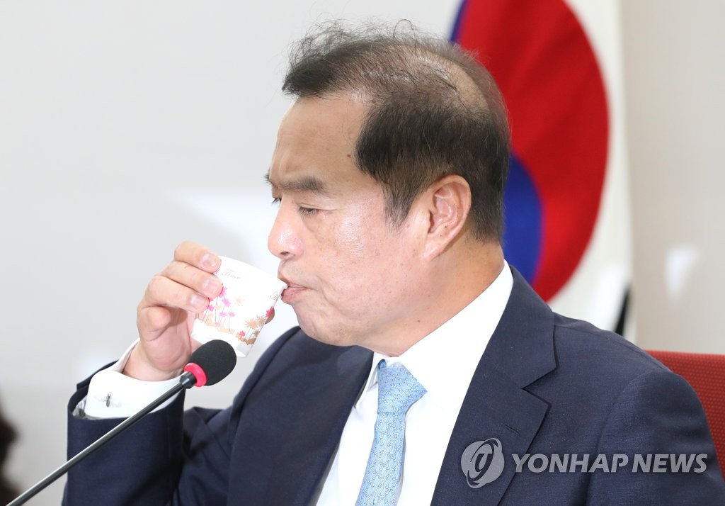 목타는 김병준 혁신비대위원장