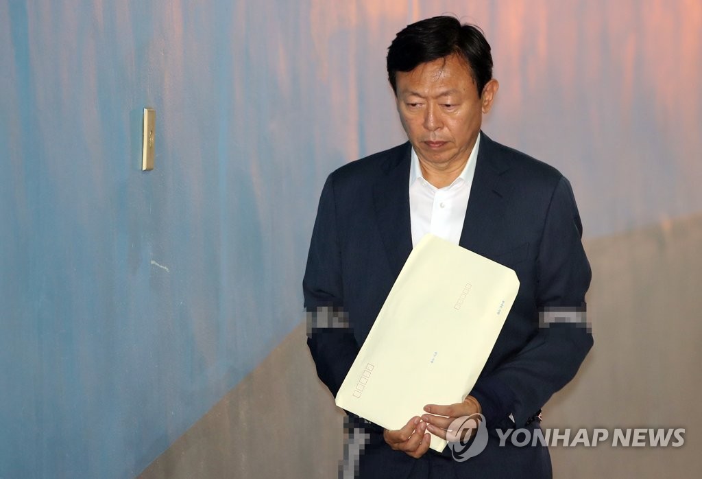 Lotte Group CEO Shin Dong-bin (Yonhap)