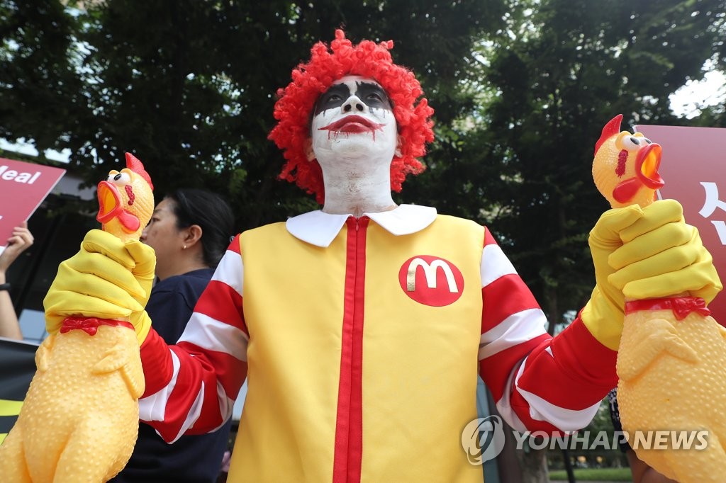 '산란계 학대 중단하라'