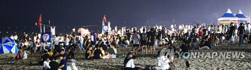잠 못 드는 경포해수욕장