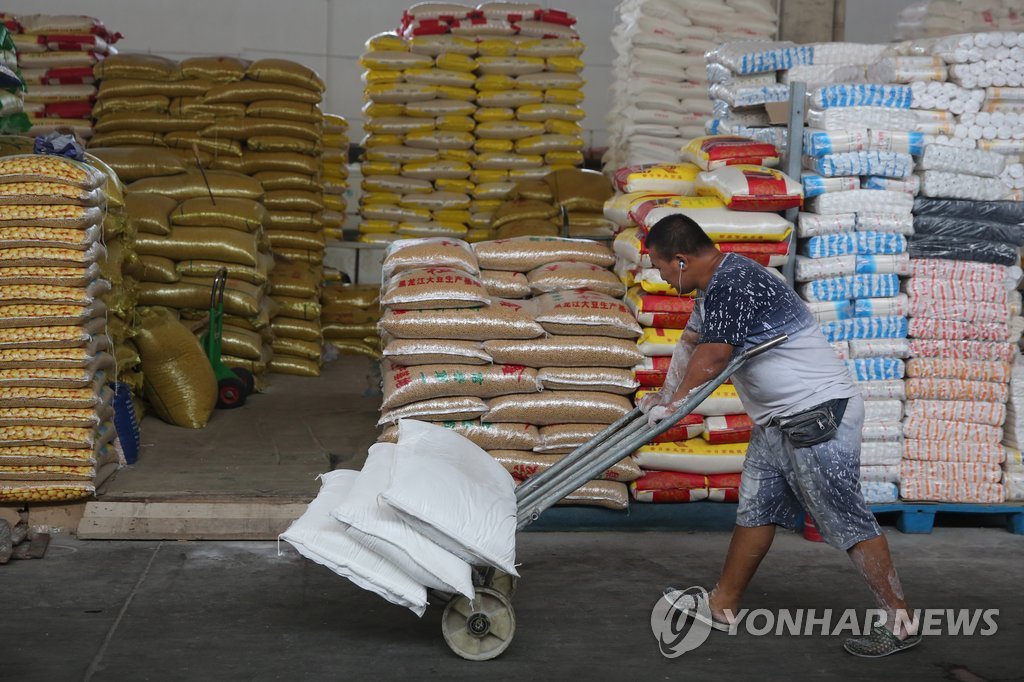 "美, 2천억달러 中수입품 관세율 10→25% 인상 계획"